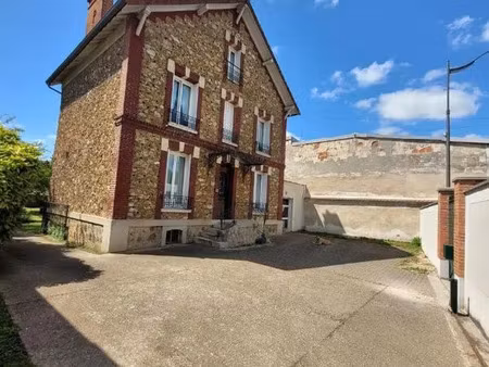 la ferté sous jouarre  belle maison de caractère en pierre meulière  300 m de la gare et p