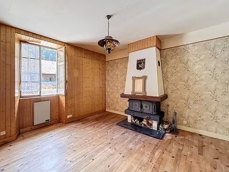 appartement 5 pièces - 105 m² - chamoux-sur-gelon au centre du village avec garage et...