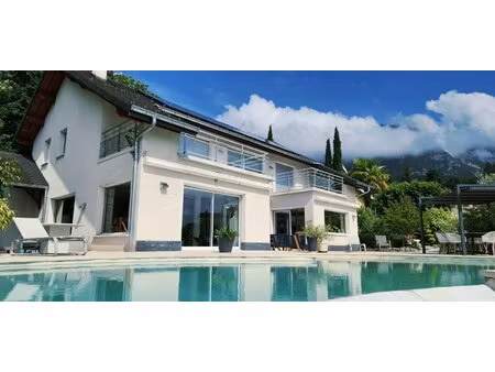 villa exceptionnelle de 180 m² avec vue lac  piscine et prestations haut de gamme à...