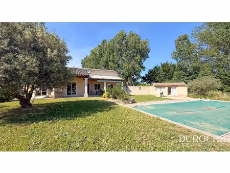 piolenc  proche uchaux  maison de plain-pied avec dépendance