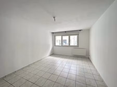 location appartement 2 pièces 47m2 reims 51100 - 610 € - surface privée
