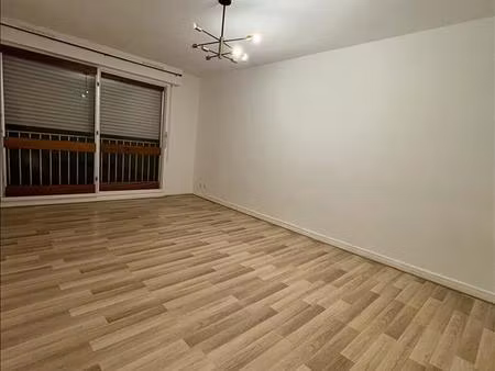 appartement - 1er étage - 65 20 m2 - 3 pièces - non meublé