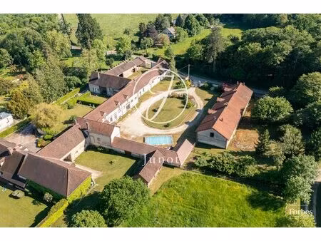 toucy – yonne | hameau historique – 3 maisons & granges événementielles parc 4ha