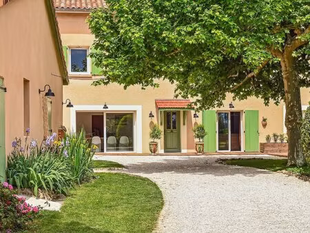 demeure provençale d’exception  prestations haut de gamme et sérénité absolue.