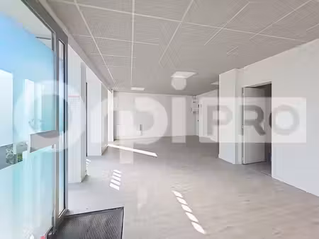 location commerce soissons 02200 100m²