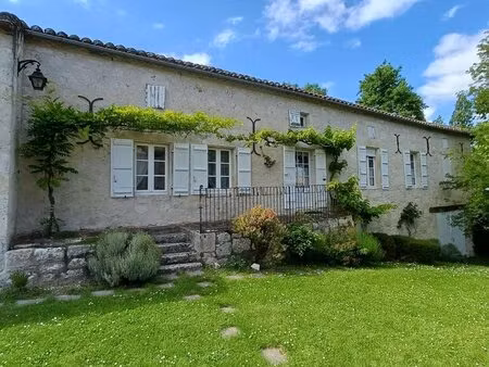 maison de village en pierre sur 5000 m² de parc