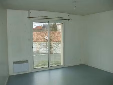 location appartement t1 aux herbiers (85500) : à louer t1 / 35m² les herbiers