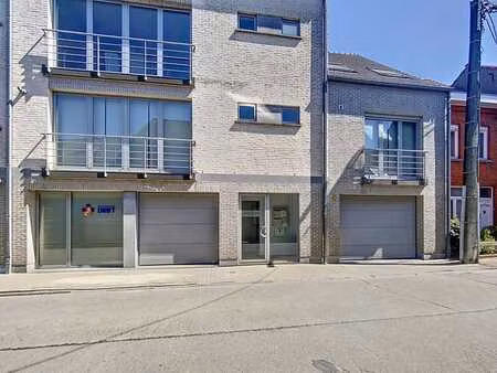 appartement duplex de 2 chambres situé au centre de ternat.
