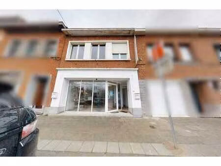 immeuble mixte– espace commercial  duplex et vastes caves.