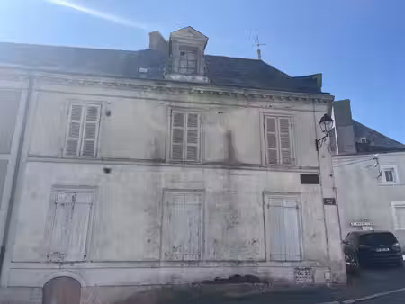 bâtiment de 135m2 avec 6 pièces à acheter à chemillé-sur-dêm