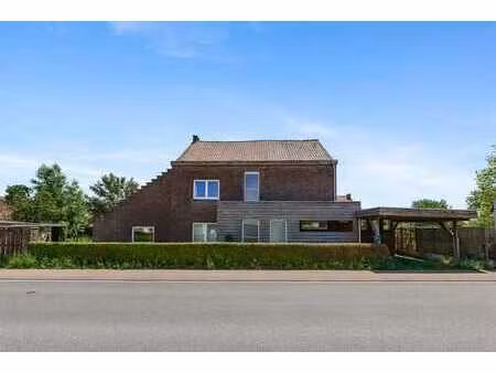 ruime landelijke woning met veel potentieel op een mooi p...