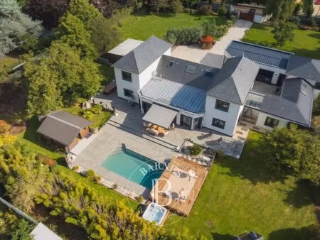 étretat - villa contemporaine avec piscine et spa sur terrain de 4500 m ²