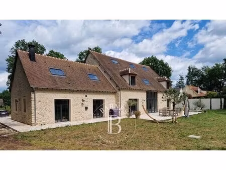 proche houdan  360m2 habitables entièrement rénovés sur 2 5ha de terrain.
