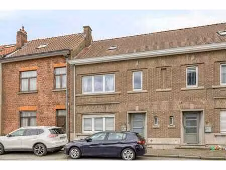 maison bien située avec 3 chambres  un bureau et un jardin