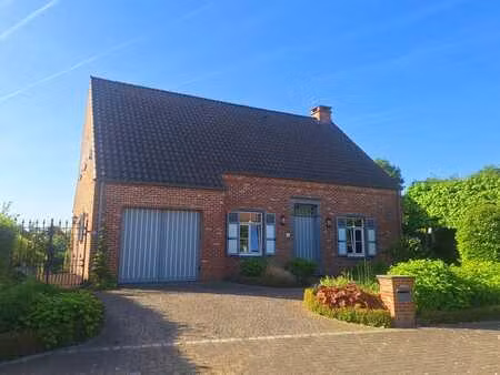 maison 4 façades à rebecq  558m² de terrain