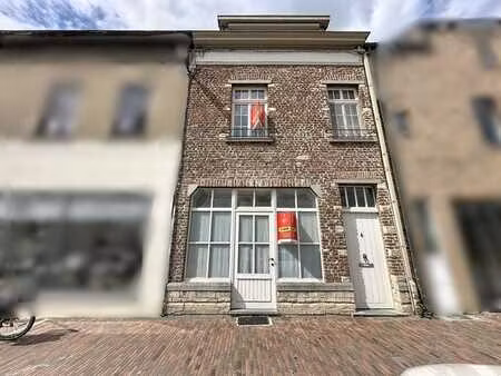 maison de commerce bien située avec 2 chambres dans le cent…