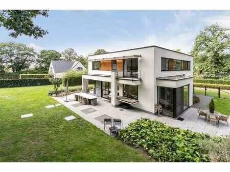 une villa unique dans un emplacement de choix !