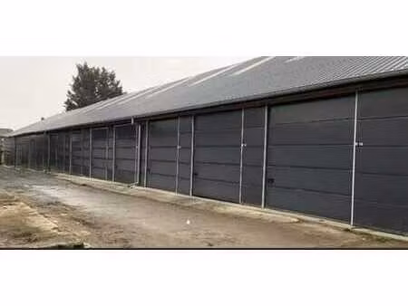 garage/hangar de 98m² a louer