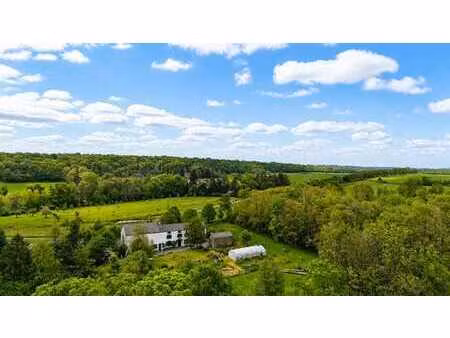 propriété sur +/- 1 ha 42 avec grange