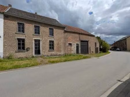 corps de ferme dans un quartier calme et verdoyant