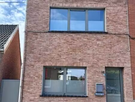 charmante maison 3 façades avec 3 chambres et 1 jardin