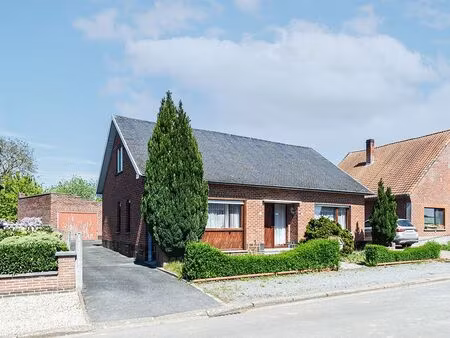maison à vendre avec terrasse et jardin   basècles (vbe26434)