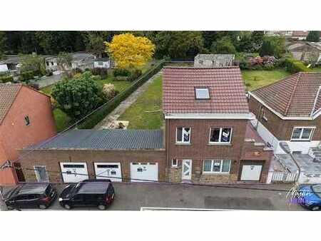 maison profitant de 4 garages !