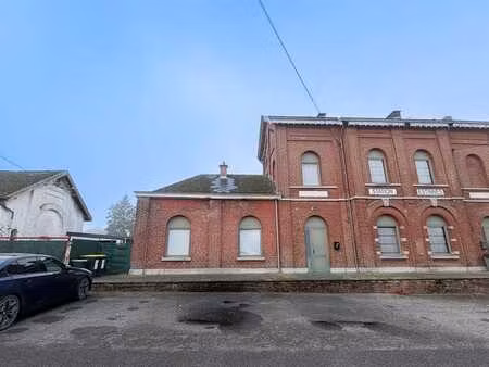 maison 2 chambres + cour