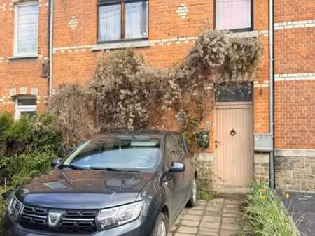 maison avec terrasse et jardin et 2 emplacements de parking