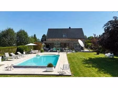 villa de standing à neupré avec grande piscine et jacuzzi