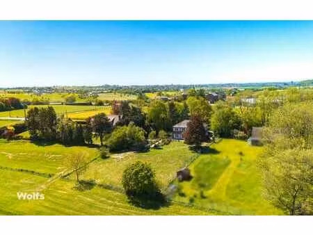 elégante villa avec parc arboré et vue sur les campagnes !