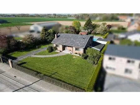magnifique villa sise au cœur du village de blicquy