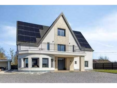 instapklare villawoning met 6 slaapkamers en zwembad