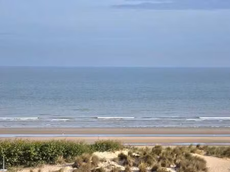 studio complètement rénovée avec vue latérale sur la mer et