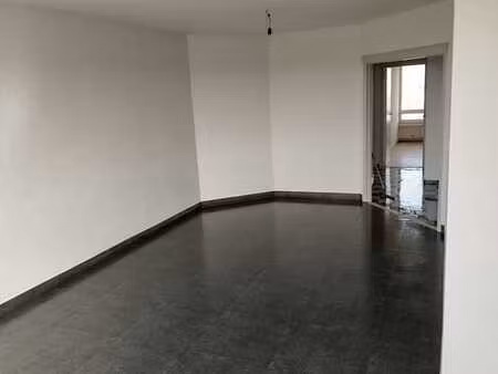 appartement 2 ch. molenbeek  balcon et placards (46)