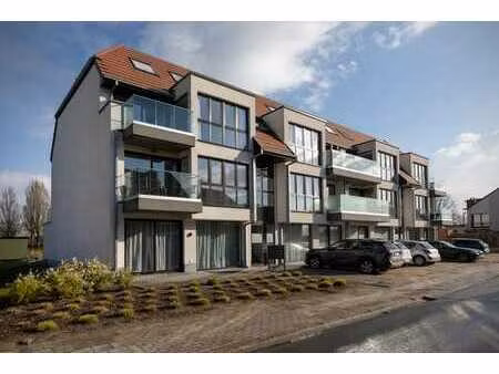 ruim 3-slaapkamerappartement (117 m²) op gelijkvloers met...