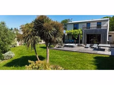 maison contemporaine avec jardin et terrasse auray (56)