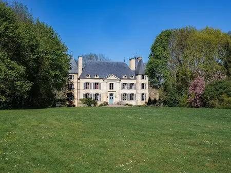 restauration exceptionnelle élégant château des xvi ie et xvii ie siècles en parfait état.