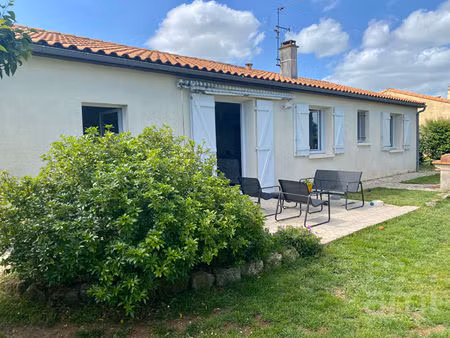 maison aigondigne 4 pièce(s) 83 m2