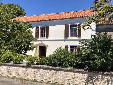 maison de 4 chambres - en bordure de village