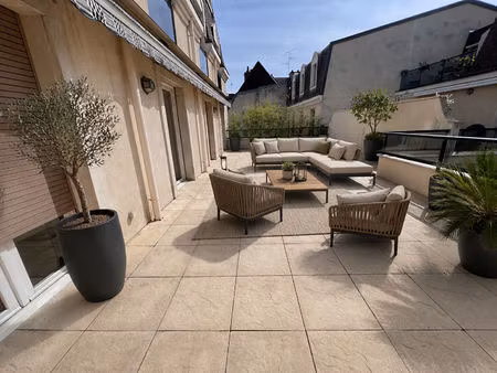 rare t5 terrasse de 65m² - place du theatre