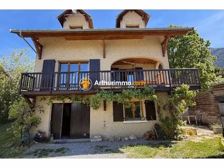 •maison de 122 m² avec terrasse  balcon et studio indépendant