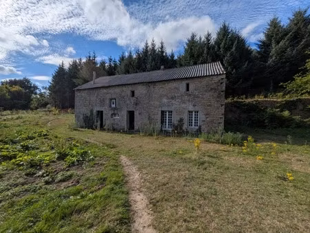 ensemble de 3 longères de 430m² au total en pierre a rénover avec appentis et grange parce