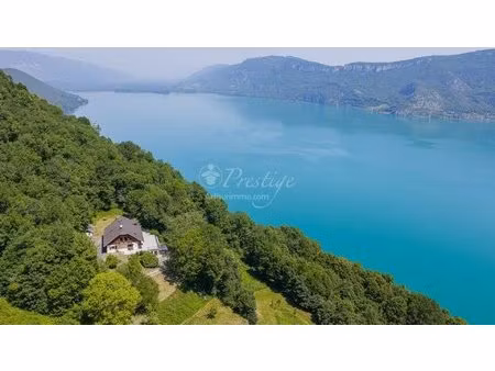 propriété de caractère nichée dans un cadre enchanteur - vue lac panoramique