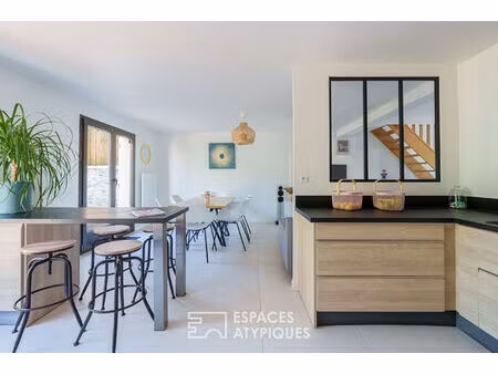maison rénovée et son jardin paysager