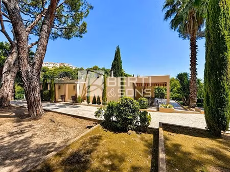 mandelieu proche centre - villa independante 7 pieces de 174m² dans domaine securisé
