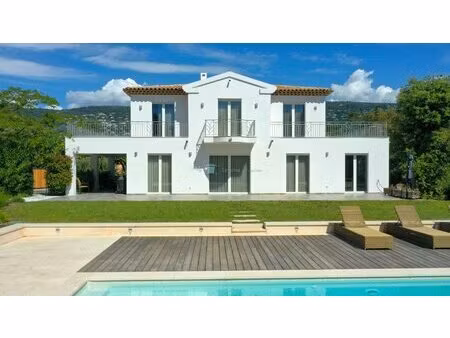 villa contemporaine 200 m² jardin de 2500 m² avec piscine peymeinade