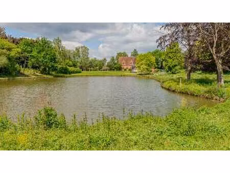 villa avec grand potentiel sur vaste terrain à lennik