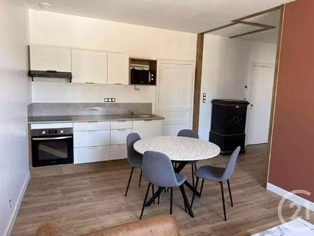 location appartement 2 pièces meublé à fougères (35300) : à louer 2 pièces meublé / 45m² f