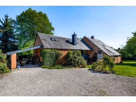 dans un havre de paix  au cœur de mousty  villa d'architecte